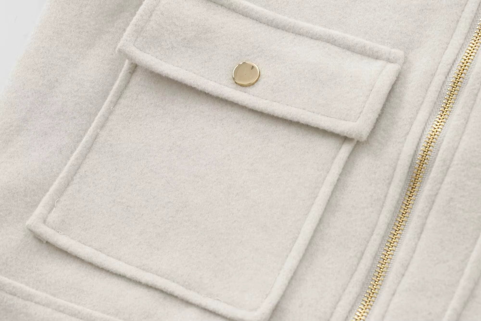 Elegant Zip-Up Winter Jacket