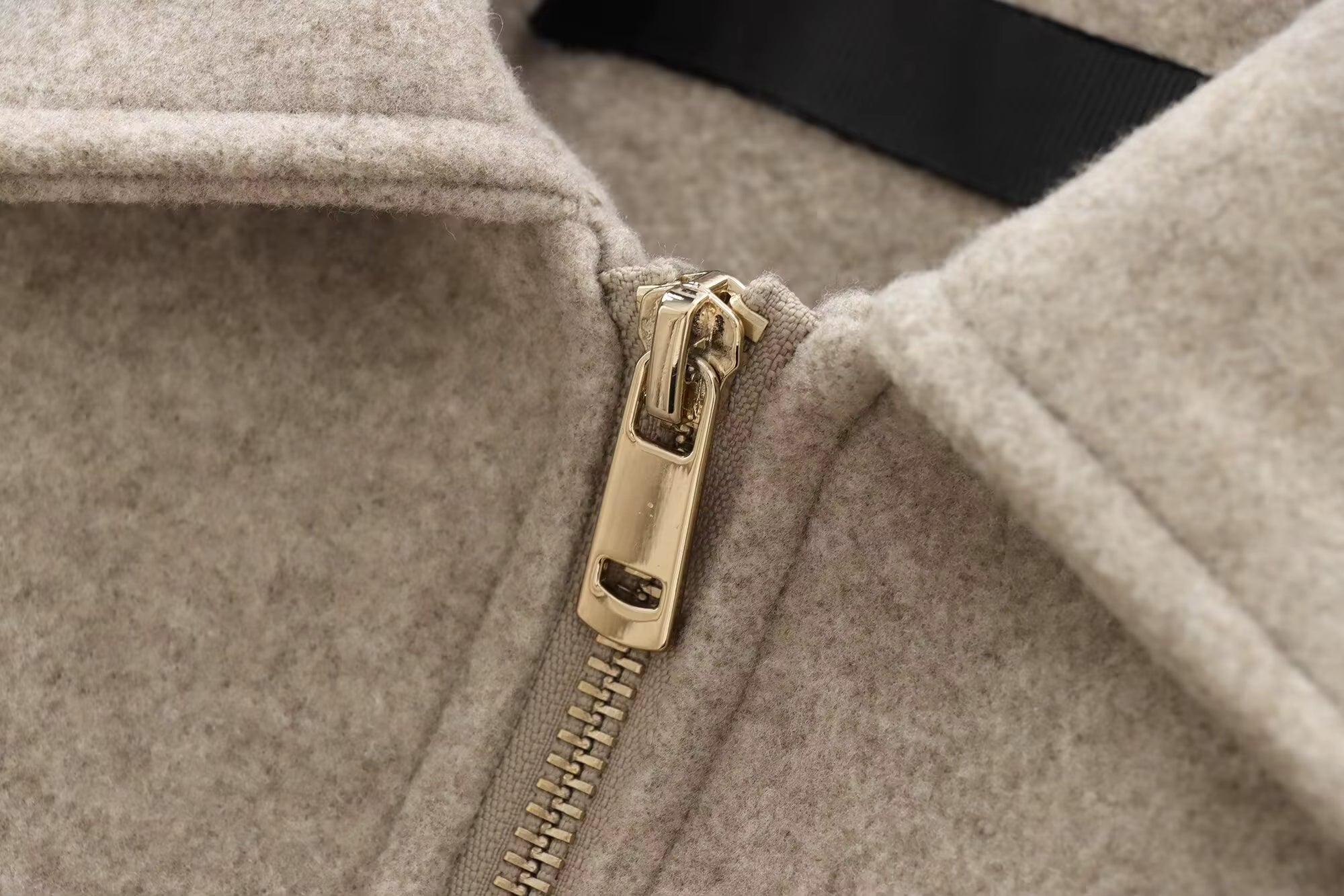 Elegant Zip-Up Winter Jacket
