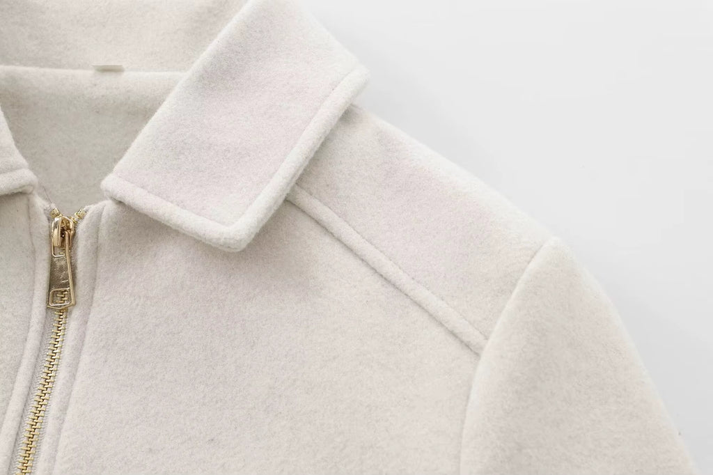 Elegant Zip-Up Winter Jacket