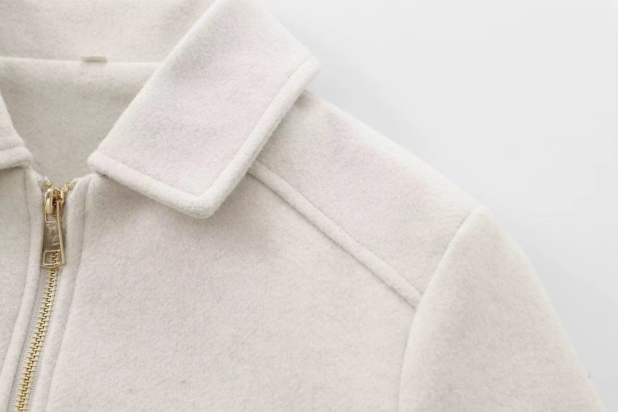 Elegant Zip-Up Winter Jacket