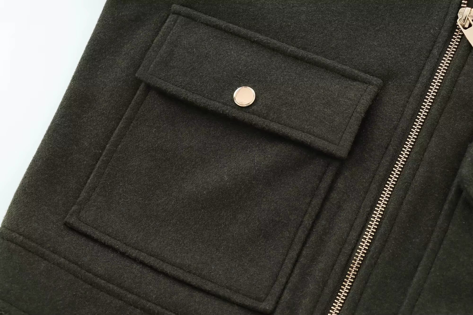 Elegant Zip-Up Winter Jacket